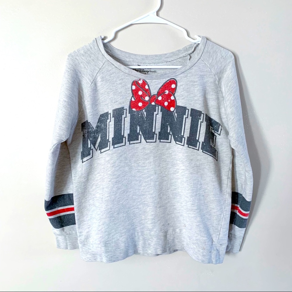 Disney Minnie Mouse 28 Crewneck graphic sweatshirt size small